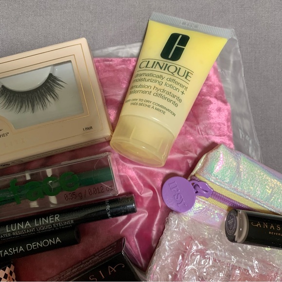Makeup Beauty Bundle! - Picture 3 of 11
